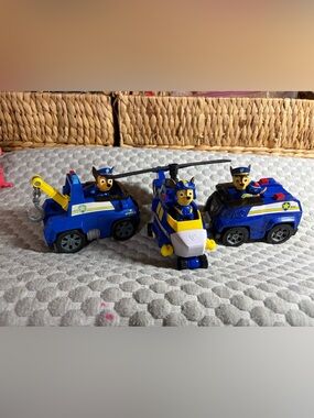 Paw Patrol Chase air rescue Helicopter w/ TWO missiles, Tow truck, & basic car.